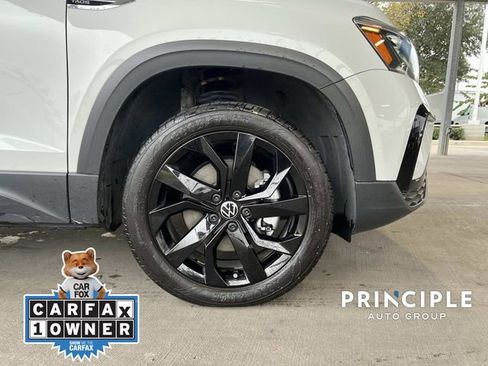 Certified 2023 Volkswagen Taos SE w/ Black Wheel Package image 10