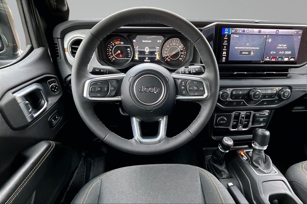 Used 2026 Jeep Wrangler Unlimited Sahara AWD/4WD image 5