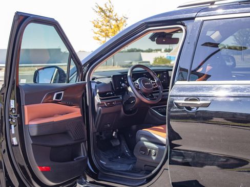 Used 2025 Kia Carnival SX w/ SX Dark Edition Package FWD image 25