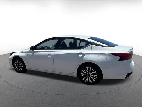 Used 2025 Nissan Altima 2.5 SV FWD image 10