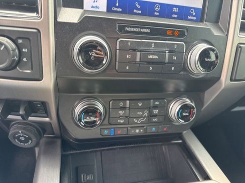 Used 2021 Ford F250 Platinum w/ FX4 Off-Road Package AWD/4WD image 15