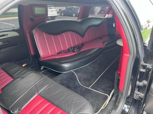 Used 2008 Lincoln Town Car Executive RWD image 16