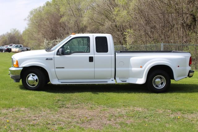 Used 2001 Ford F350 Lariat RWD image 2