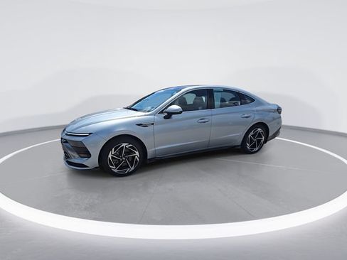 Certified 2024 Hyundai Sonata SEL w/ Convenience Package FWD image 4