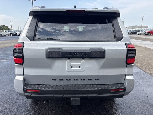 Used 2025 Toyota 4Runner TRD Off-Road Premium w/ Tow Technology Package AWD/4WD image 4