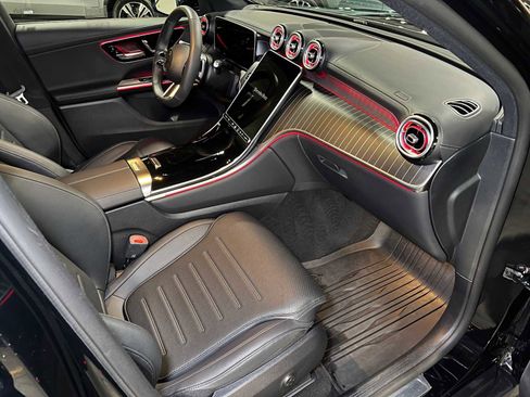 Used 2025 Mercedes-Benz GLC 300 4MATIC image 11