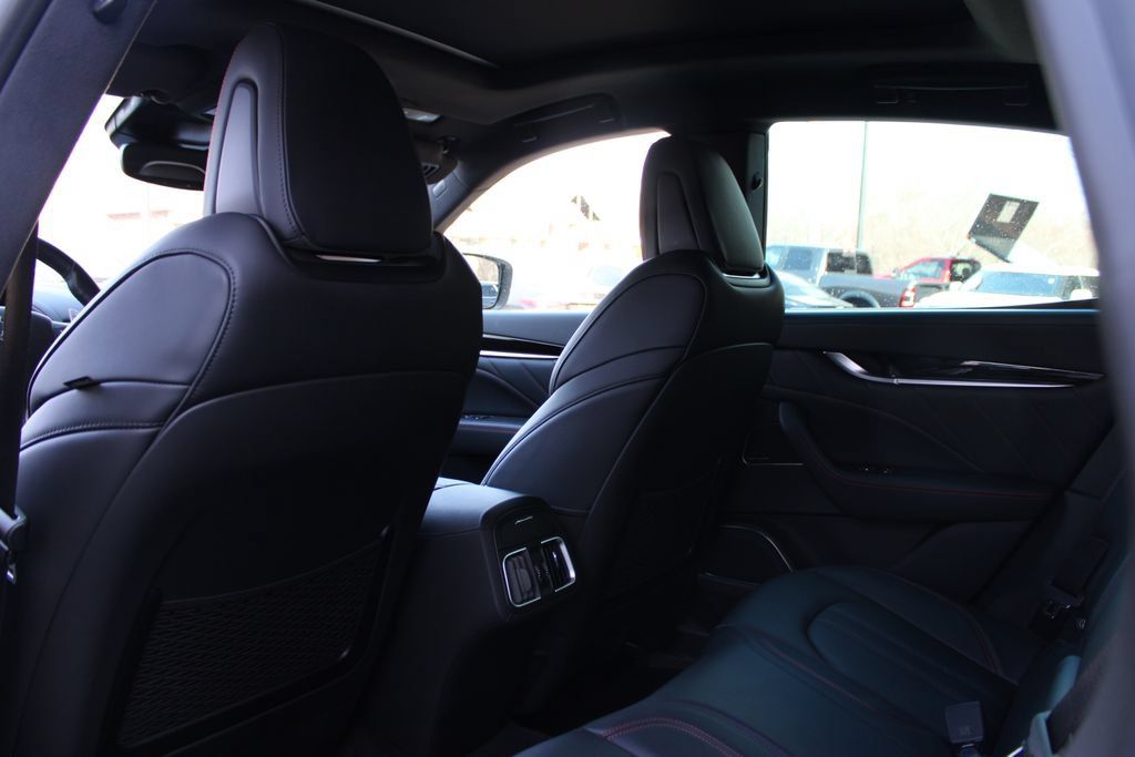 Used 2024 Maserati Levante GT Ultima AWD/4WD image 15