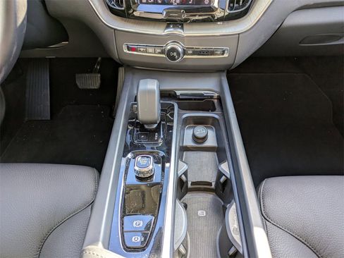 Certified 2025 Volvo XC60 B5 Plus image 19