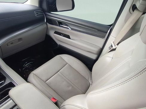 Used 2023 Jeep Wagoneer Series III w/ Preferred Equipment Group image 13