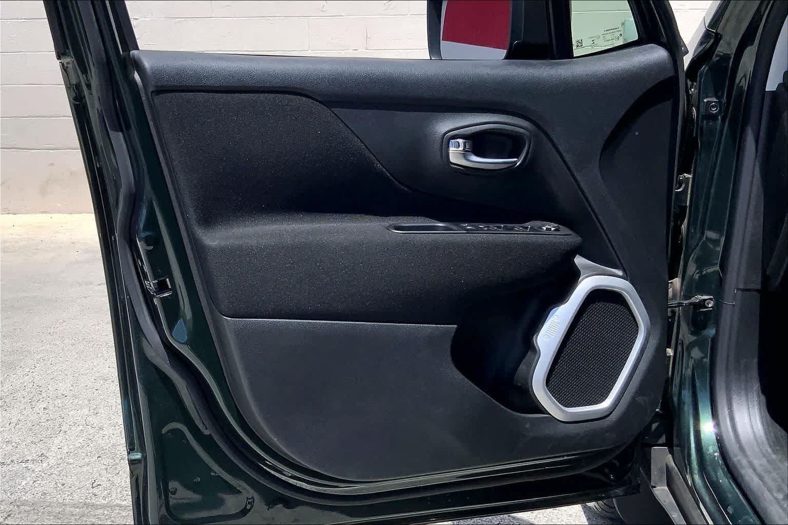 Used 2021 Jeep Renegade Sport FWD image 27