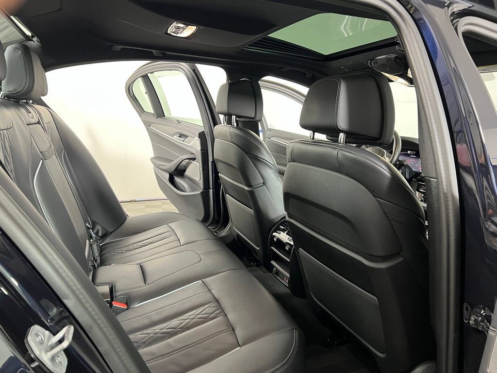 Used 2023 BMW M550i xDrive w/ Executive Package AWD/4WD image 13