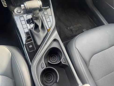 Certified 2025 Kia Niro EX Touring FWD image 22
