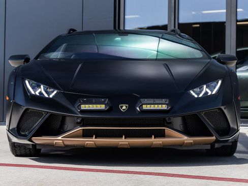 Used 2024 Lamborghini Huracan Sterrato image 4