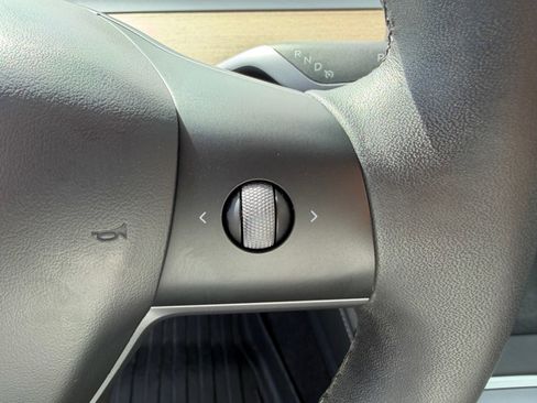 Used 2023 Tesla Model 3 Standard Range image 14