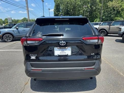 Used 2021 Toyota RAV4 LE FWD image 7
