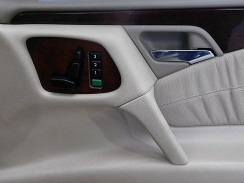 Used 1999 Mercedes-Benz E 320 4MATIC Sedan image 51