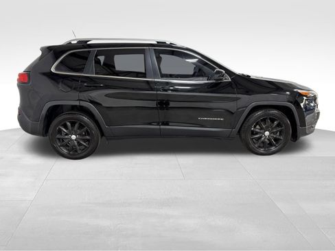 Used 2018 Jeep Cherokee Limited image 4