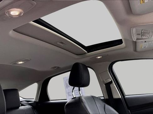 Used 2012 Ford Focus Titanium FWD image 27