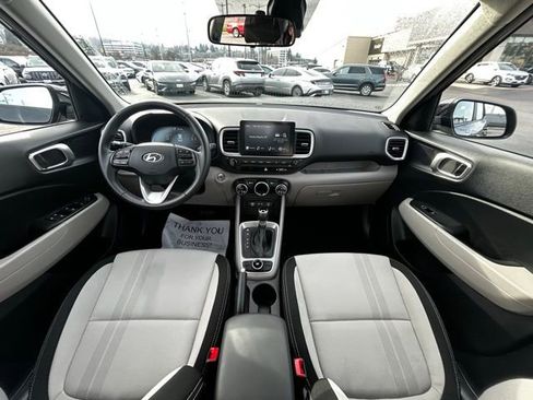 Used 2025 Hyundai Venue SEL image 12