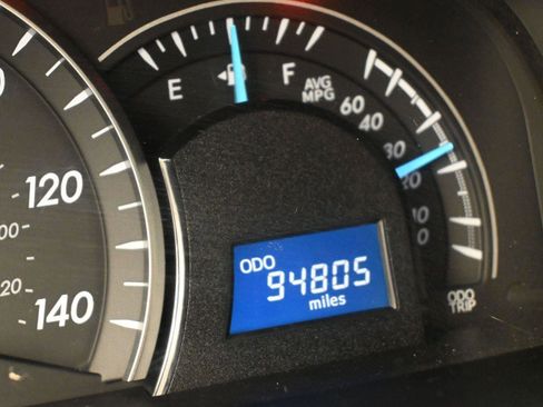 Used 2015 Toyota Camry LE image 3