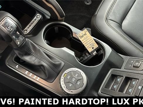 New 2025 Ford Bronco Badlands image 18