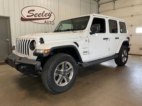 Used 2019 Jeep Wrangler Unlimited Sahara w/ Uconnect 4C Nav & Sound Group AWD/4WD image 2
