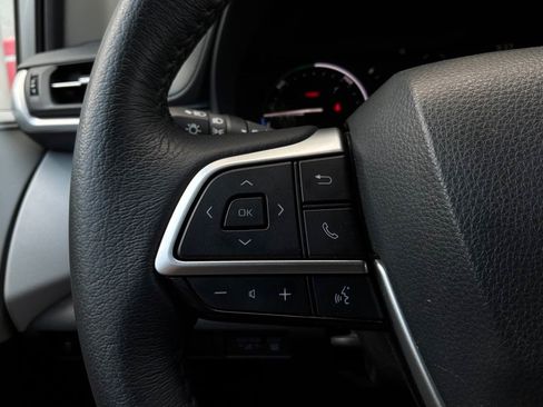 Used 2025 Toyota Sienna XLE FWD image 40