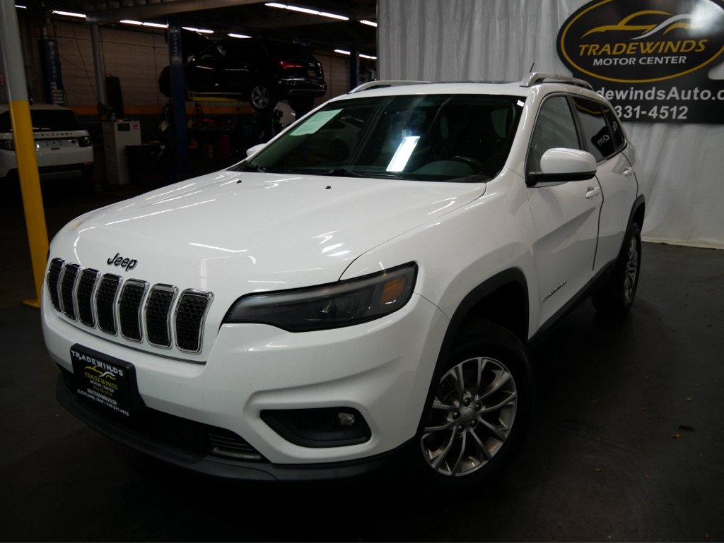 Used 2019 Jeep Cherokee Latitude Plus w/ Comfort/Convenience Group AWD/4WD image 3