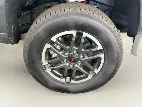 Used 2025 Toyota Tacoma TRD Sport AWD/4WD image 11