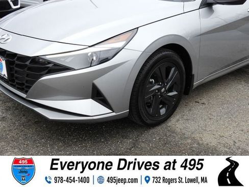 Used 2023 Hyundai Elantra SEL FWD image 9
