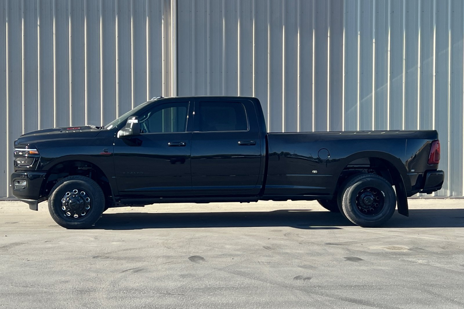 New 2026 RAM 3500 Laramie AWD/4WD image 13