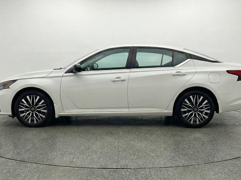 Used 2025 Nissan Altima 2.5 SV FWD image 5