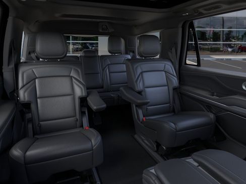 New 2025 Lincoln Navigator Reserve w/ Jet Appearance Package AWD/4WD image 11