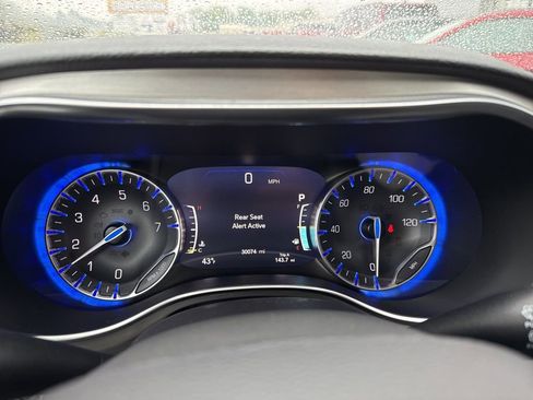 Used 2024 Chrysler Pacifica Limited w/ S Appearance Package image 22