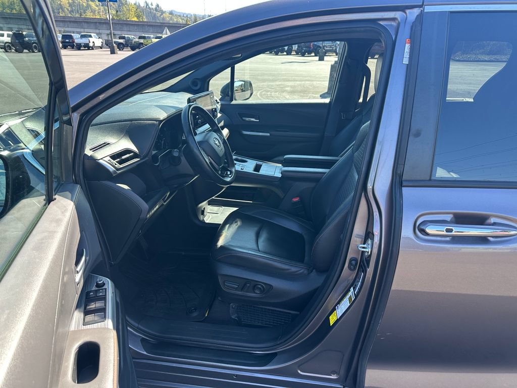 Used 2022 Toyota Sienna XSE w/ XSE Plus Package FWD image 13
