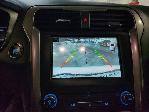 Used 2018 Ford Fusion SE w/ Fusion SE Technology Package image 13