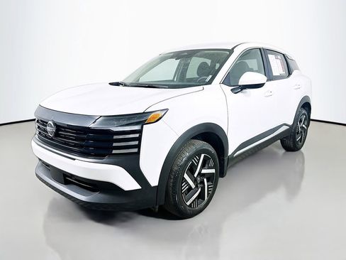 Used 2025 Nissan Kicks SV image 3