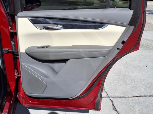 Used 2021 Cadillac XT6 Premium Luxury image 12