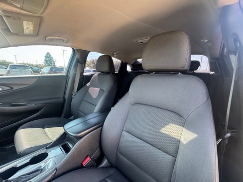 Used 2017 Chevrolet Malibu LT FWD image 6