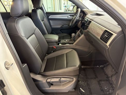 Used 2023 Volkswagen Atlas Cross Sport SE FWD image 29