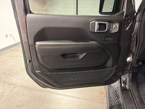 Used 2025 Jeep Wrangler Unlimited Sahara AWD/4WD image 13
