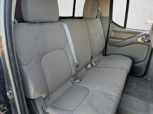 Used 2016 Nissan Frontier SV image 18