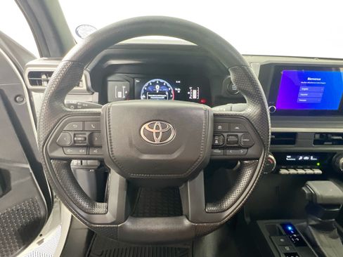 Used 2025 Toyota Tacoma SR AWD/4WD image 17