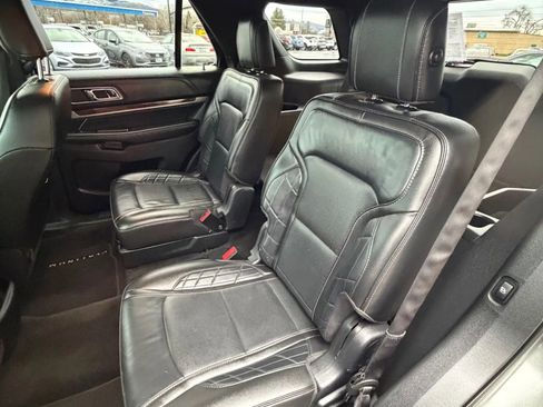 Used 2018 Ford Explorer Platinum image 10