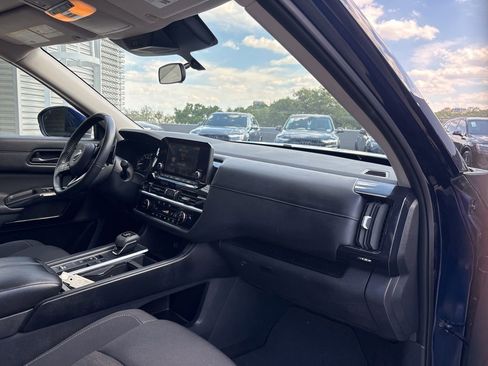 Used 2025 Nissan Pathfinder SV FWD image 14