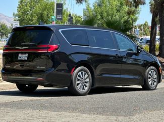 Used 2024 Chrysler Pacifica Limited FWD video 3