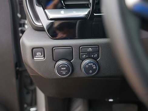 Used 2025 Chevrolet Silverado 1500 LT RWD image 20