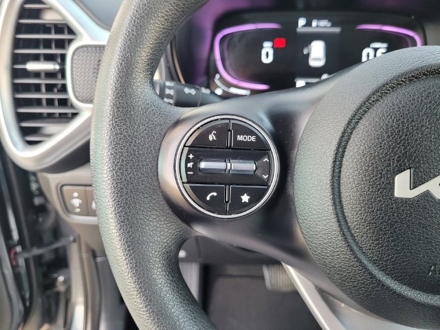 Certified 2025 Kia Soul LX w/ LX Technology Package FWD image 23