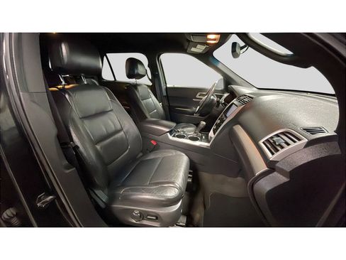 Used 2014 Ford Explorer XLT w/ Equipment Group 202A AWD/4WD image 20