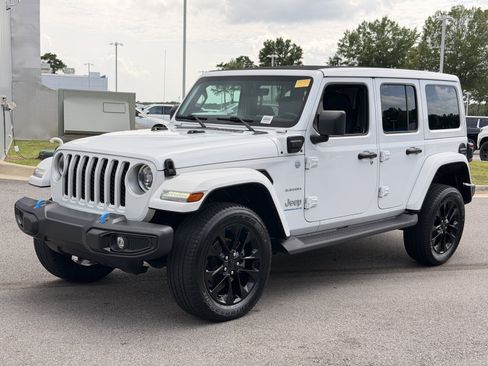 Used 2023 Jeep Wrangler Unlimited Sahara w/ Cold Weather Group AWD/4WD image 7